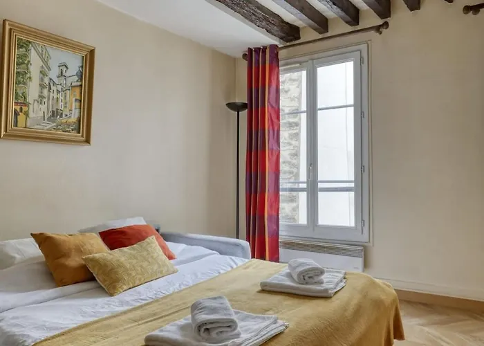 Typical & Charming Flat Near St Germain - Mid-Term
